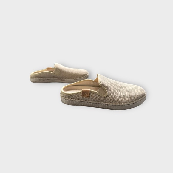 Ugg Delu natural slip-ons, size 8 - Picture 7 of 8